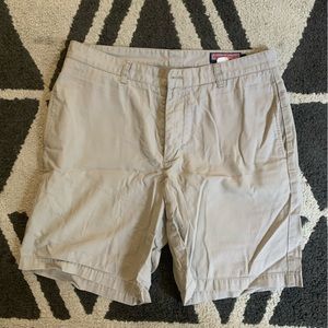 Vineyard Vines size 33 khaki shorts